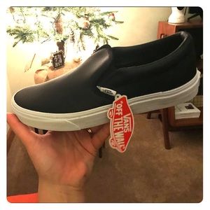 NWT Vans Leather Classic Slip-On-9.0 men 10.5 wmn